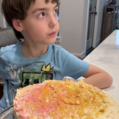 Carter & Lukka bake a cake